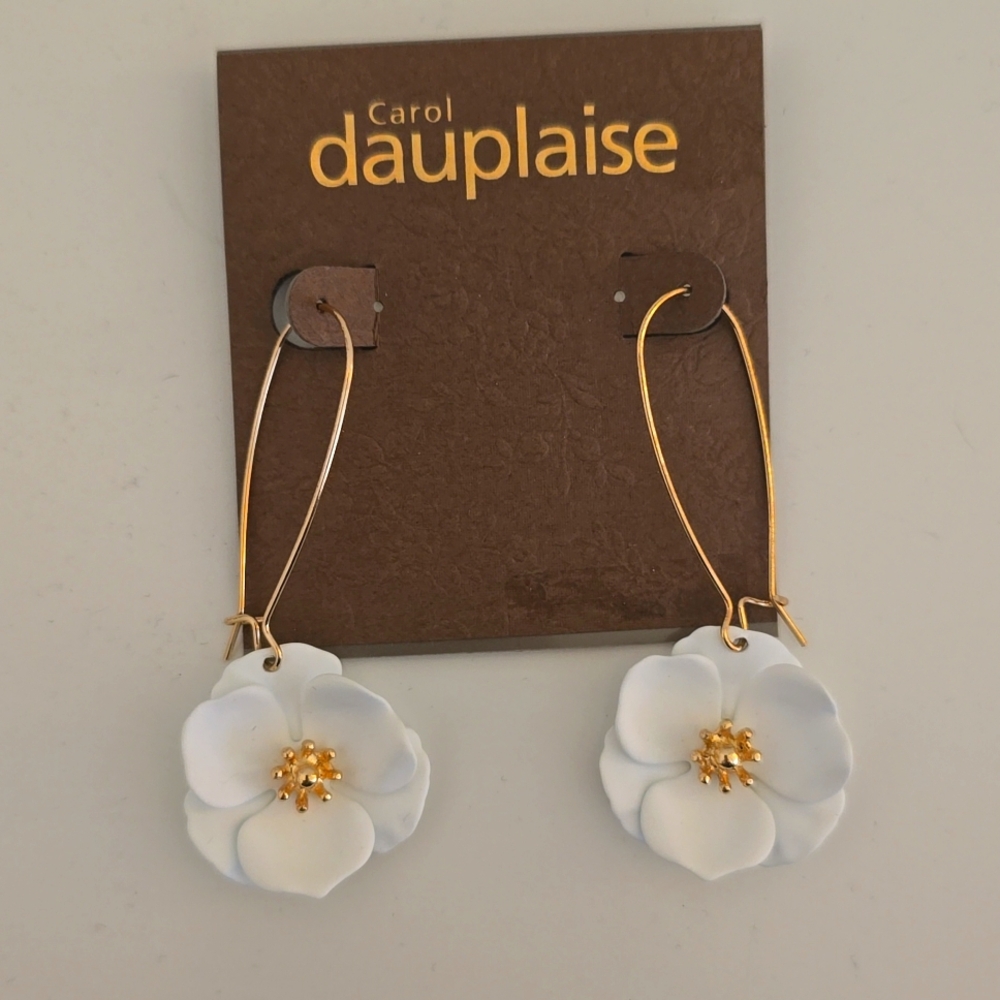 BRAND NEW Carol Dauplaise gold drop white flower earrings